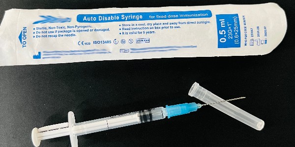 如何制作針藥一體化疫苗接種的一次性注射器